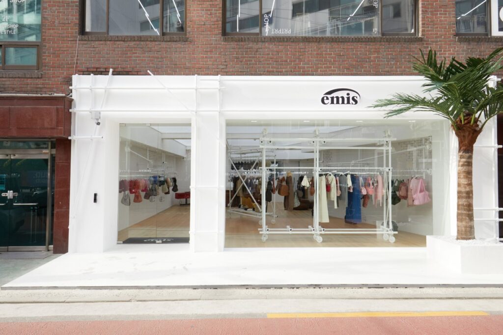 EMIS FLAGSHIP STORE SEONGSU (韓国 ソンスドン)
